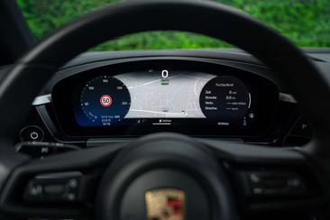 Porsche Macan Turbo — photo 11