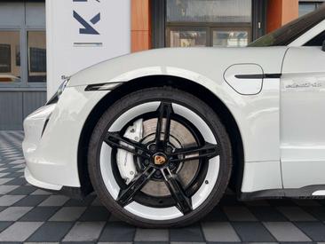 Porsche Taycan Turbo — photo 27
