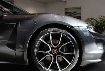 Porsche Taycan — photo 13
