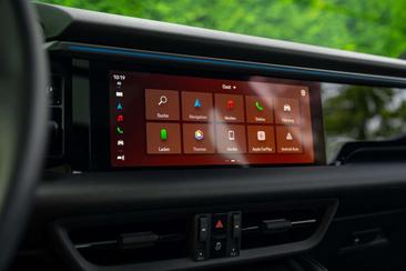 Porsche Macan Turbo — photo 14