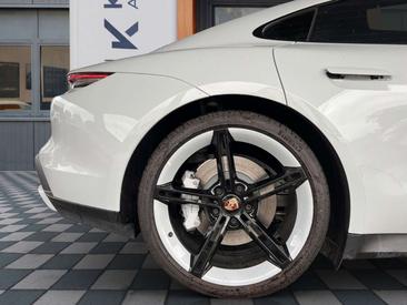 Porsche Taycan Turbo — photo 30