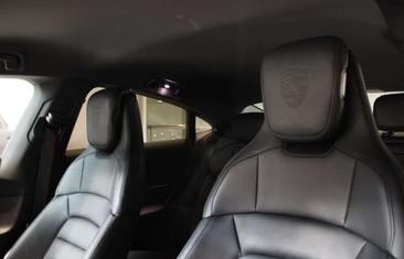 Porsche Taycan — photo 15