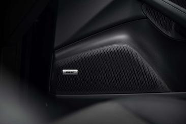 Porsche Macan Turbo — photo 18