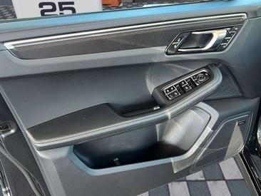 Porsche Macan Electrique GTS — photo 17
