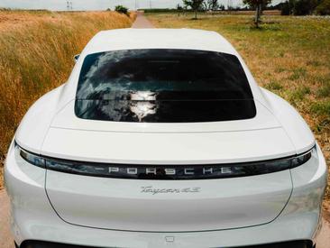 Porsche Taycan 4S — photo 10