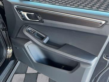 Porsche Macan Electrique GTS — photo 18
