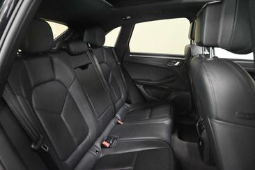 Porsche Macan Electrique Base — photo 17