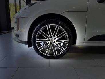 Porsche Macan Electrique Base — photo 7