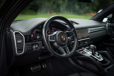 Porsche Cayenne III GTS — photo 18