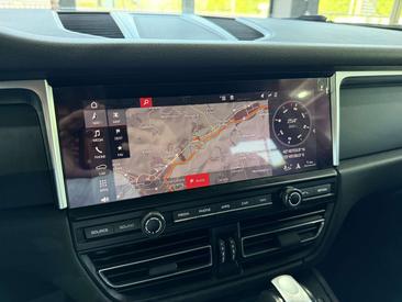 Porsche Macan Electrique Base — photo 12