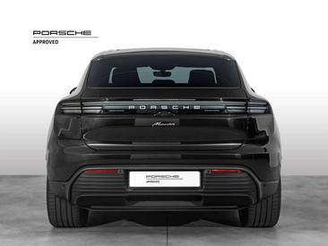 Porsche Macan — photo 8