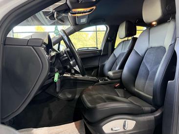 Porsche Macan Electrique Base — photo 14