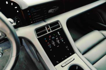 Porsche Taycan 4S — photo 12