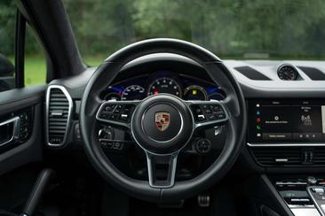 Porsche Cayenne III GTS — photo 26