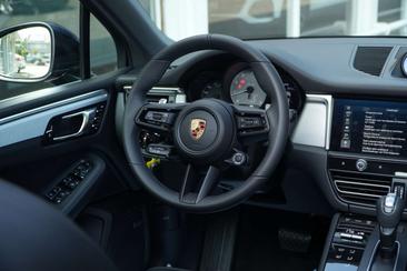 Porsche Macan S — photo 13