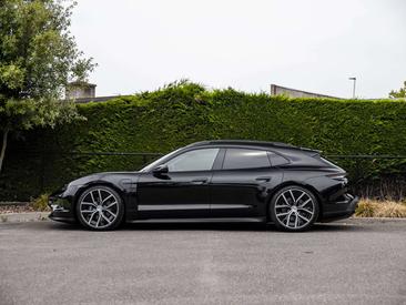 Porsche Taycan — photo 3
