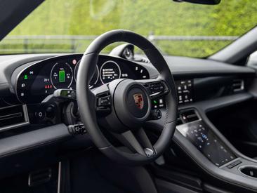 Porsche Taycan 4S — photo 7