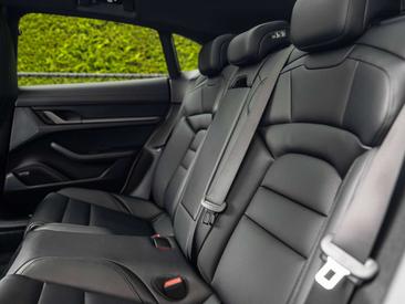 Porsche Taycan 4S — photo 9