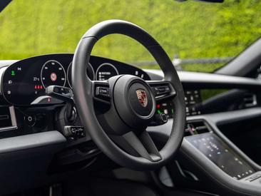 Porsche Taycan — photo 7