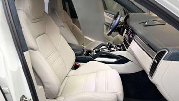 Porsche Cayenne III Turbo S — photo 28