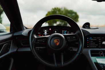 Porsche Taycan 4S — photo 13