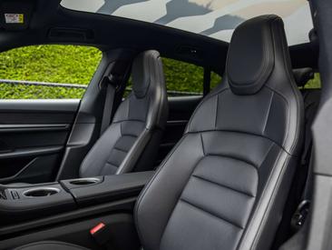 Porsche Taycan — photo 8