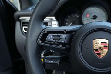 Porsche Macan S — photo 14
