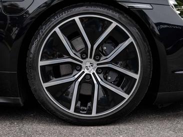 Porsche Taycan — photo 10