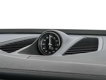 Porsche Macan — photo 17