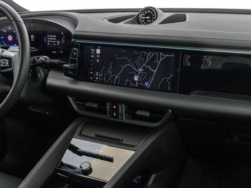 Porsche Macan — photo 18