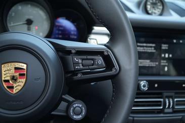 Porsche Macan S — photo 15