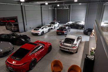 Porsche Taycan 4S — photo 16