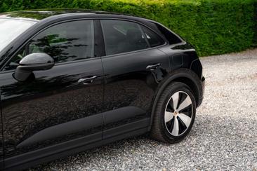 Porsche Macan Turbo — photo 24