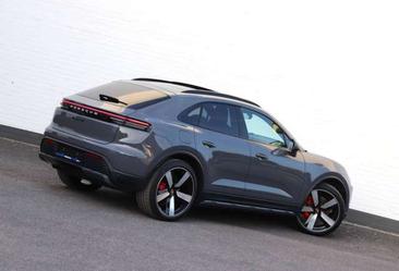 Porsche Macan 4S — photo 12