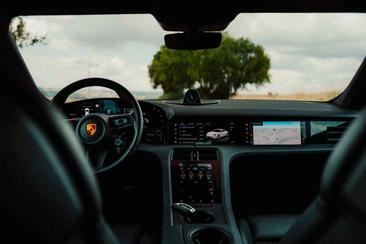 Porsche Taycan 4S — photo 15