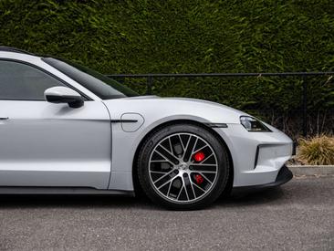 Porsche Taycan 4S — photo 18
