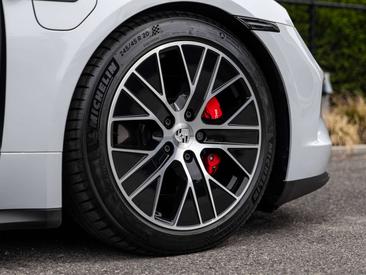 Porsche Taycan 4S — photo 20