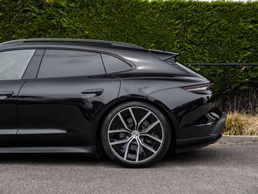 Porsche Taycan — photo 23