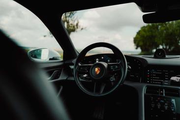 Porsche Taycan 4S — photo 16