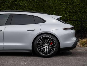 Porsche Taycan 4S — photo 24