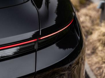 Porsche Taycan — photo 27