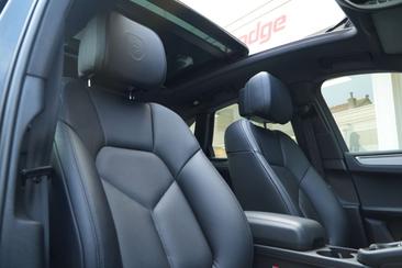 Porsche Macan S — photo 18