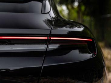 Porsche Taycan — photo 28