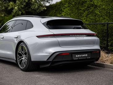 Porsche Taycan 4S — photo 25