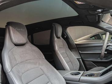 Porsche Taycan Turbo — photo 14