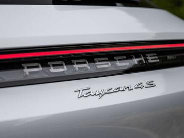 Porsche Taycan 4S — photo 26