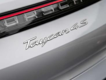 Porsche Taycan 4S — photo 27