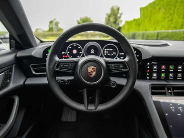 Porsche Taycan — photo 38