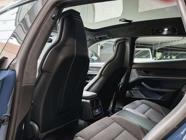 Porsche Taycan Turbo — photo 18