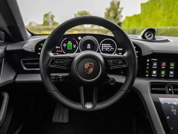 Porsche Taycan 4S — photo 39